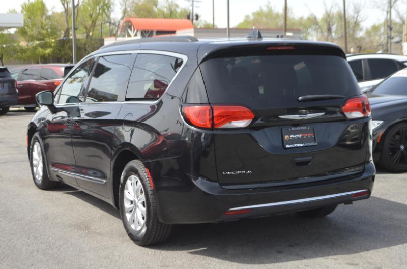 Chrysler Pacifica Touring-L 2017