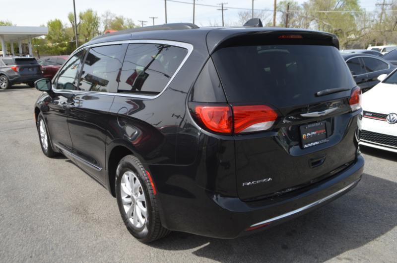 Chrysler Pacifica Touring-L 2017