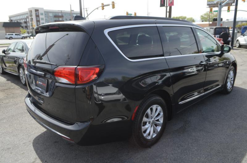 Chrysler Pacifica Touring-L 2017