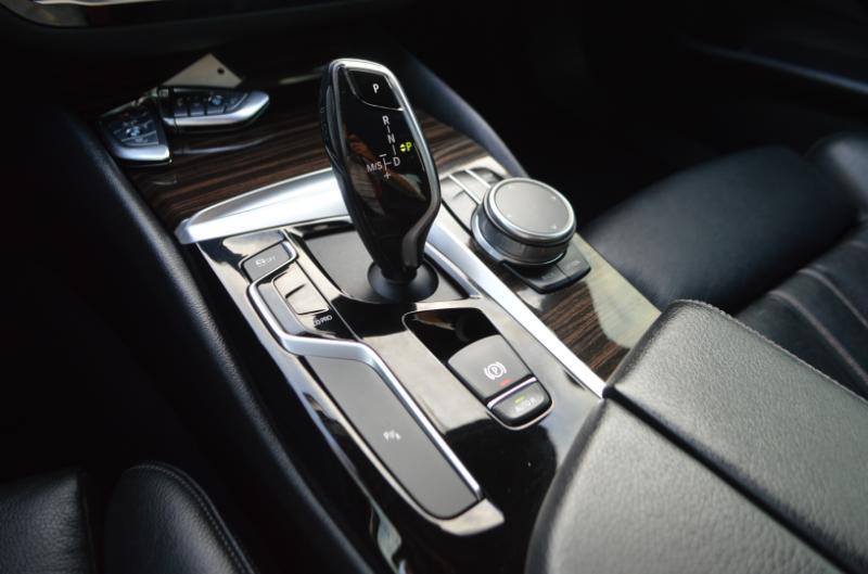 BMW 5-Series  2019