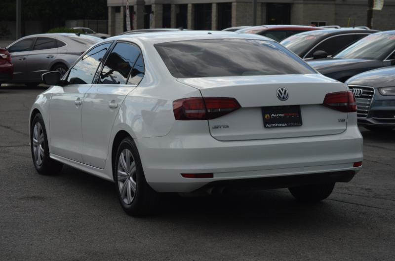 Volkswagen Jetta  2017