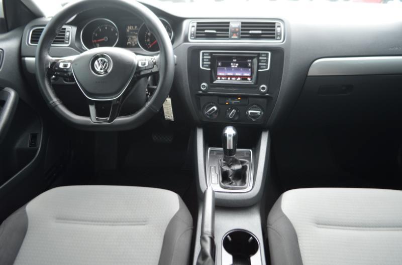 Volkswagen Jetta  2017