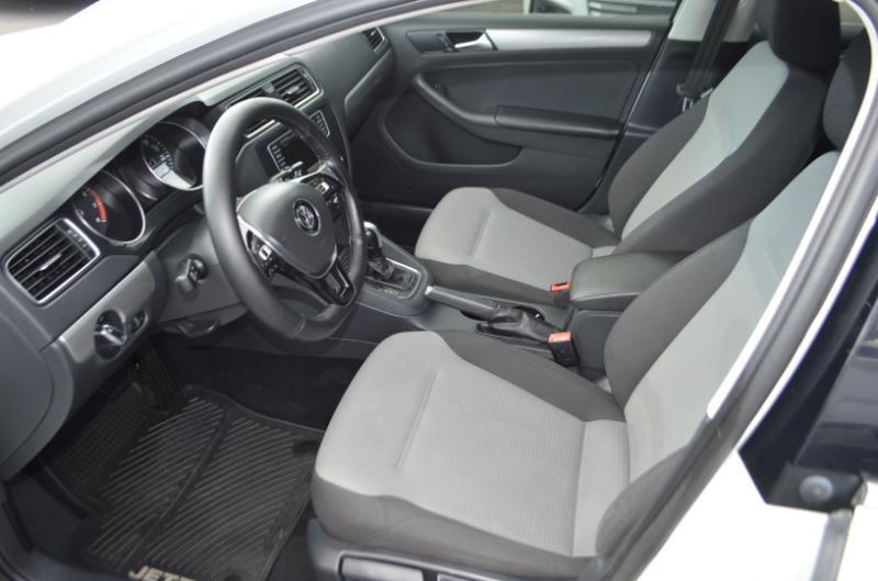 Volkswagen Jetta  2017