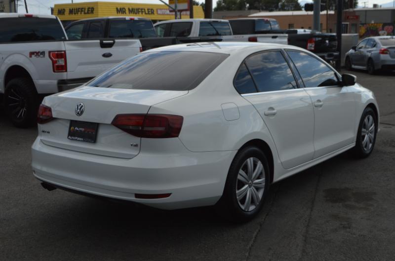 Volkswagen Jetta  2017