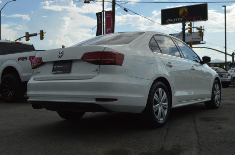 Volkswagen Jetta  2017