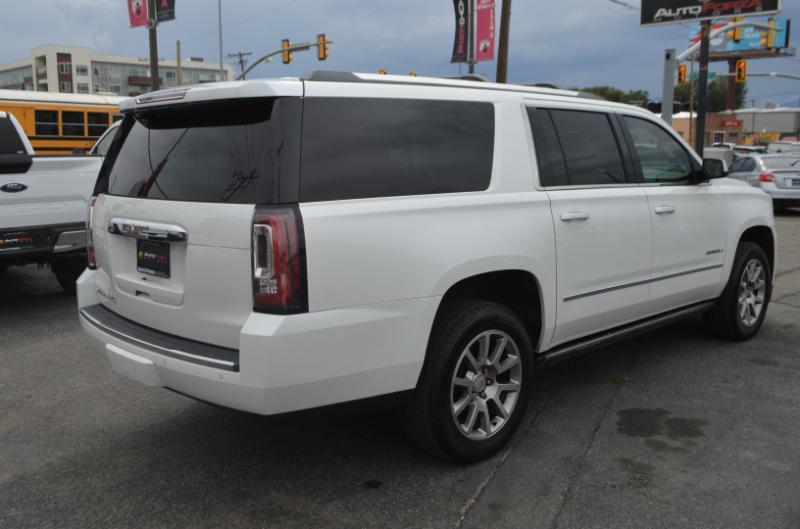 GMC Yukon XL Denali 4WD 2017
