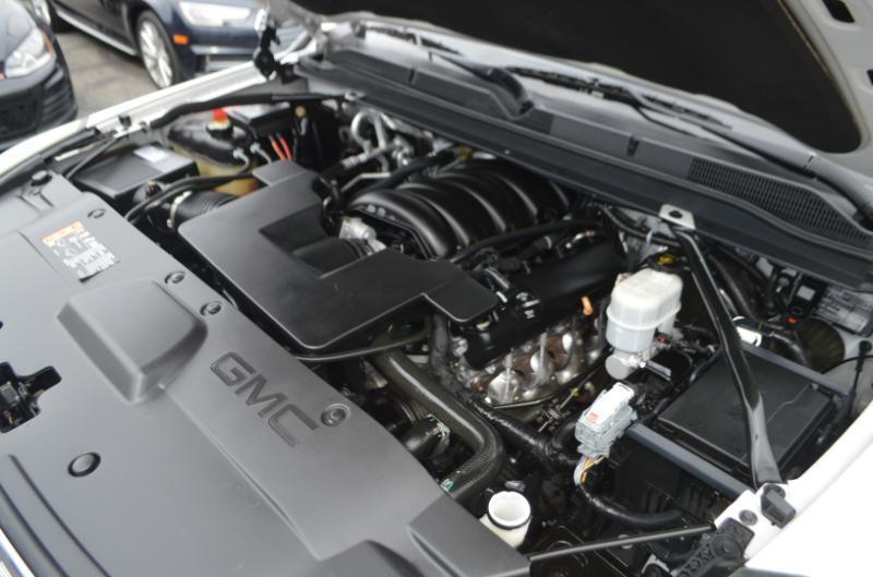 GMC Yukon XL Denali 4WD 2017