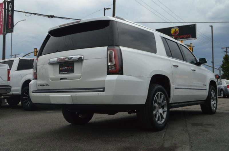 GMC Yukon XL Denali 4WD 2017