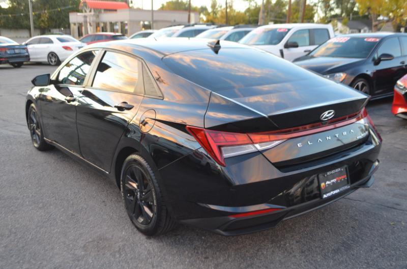 Hyundai Elantra Blue Hybrid 2023