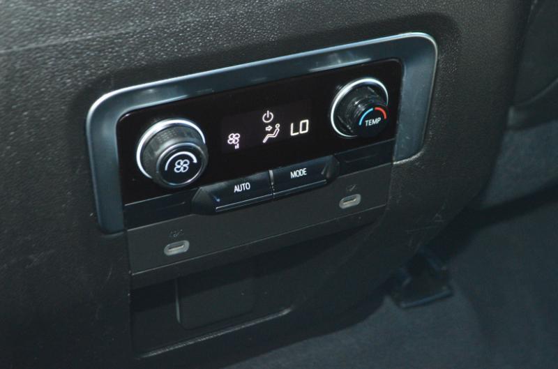 Chevrolet Suburban LT 4WD 2021