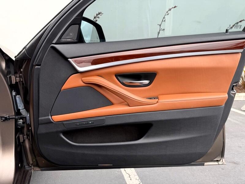 BMW 5-Series 550i 2015 BMW 5-Series 550i 2015