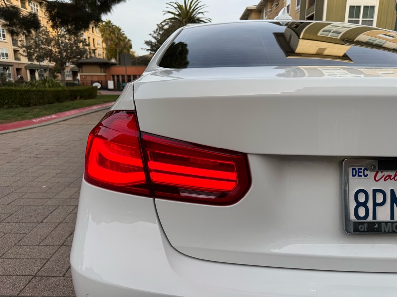 BMW 3-Series 330i SULEV Sedan 2017