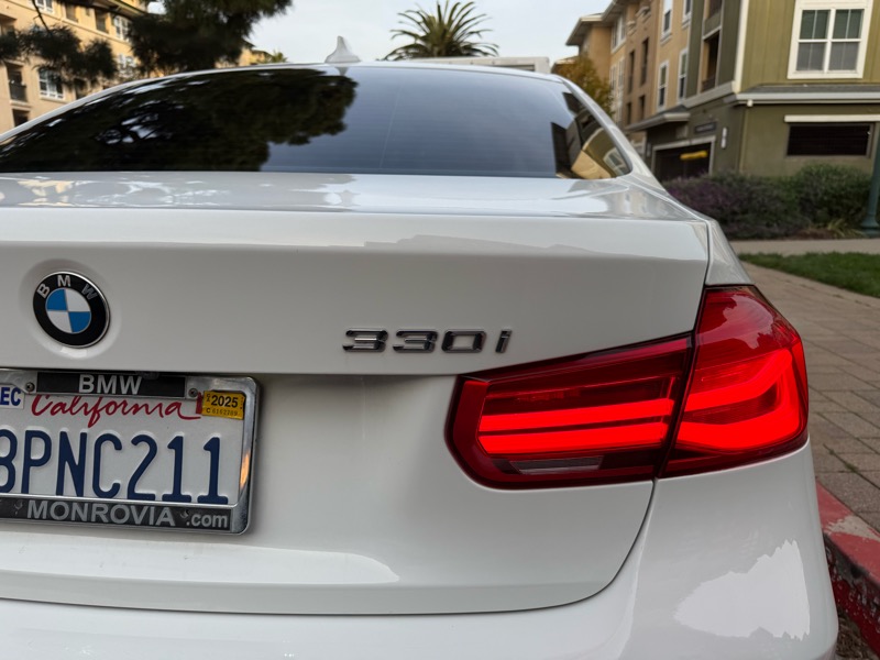 BMW 3-Series 330i SULEV Sedan 2017