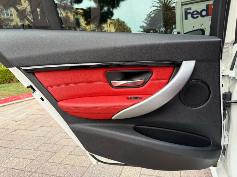 BMW 3-Series 330i SULEV Sedan 2017