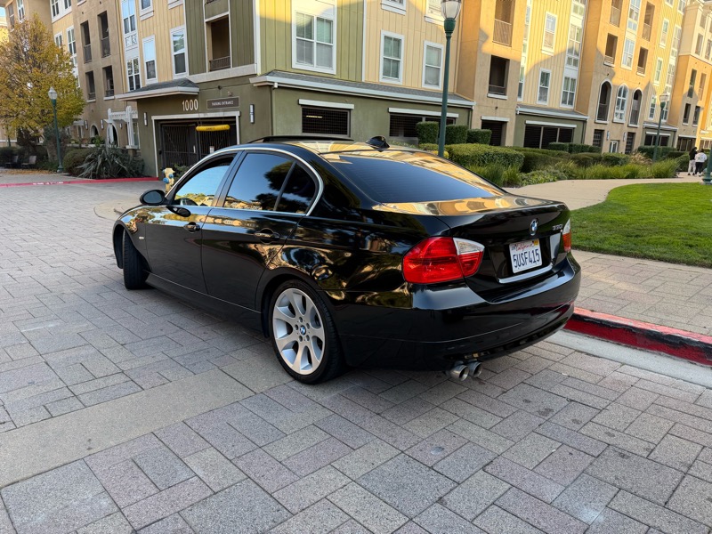 BMW 3-Series 330i Sedan 2006