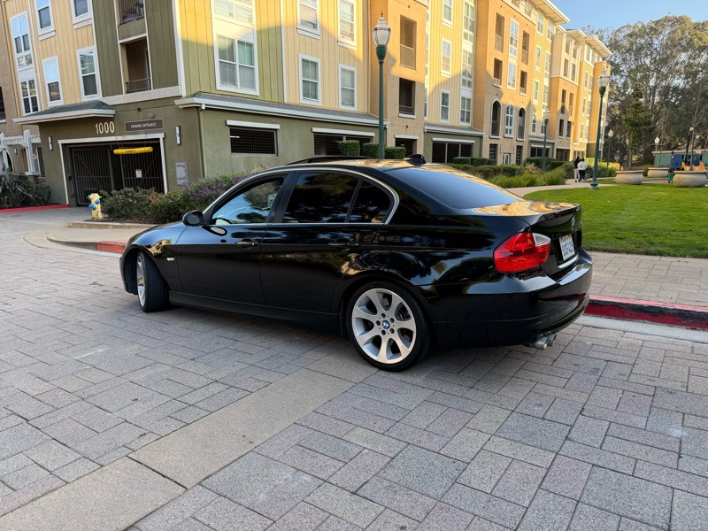 BMW 3-Series 330i Sedan 2006