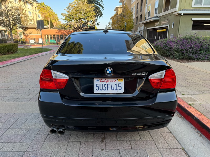 BMW 3-Series 330i Sedan 2006
