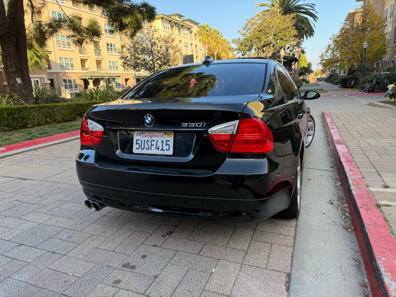 BMW 3-Series 330i Sedan 2006