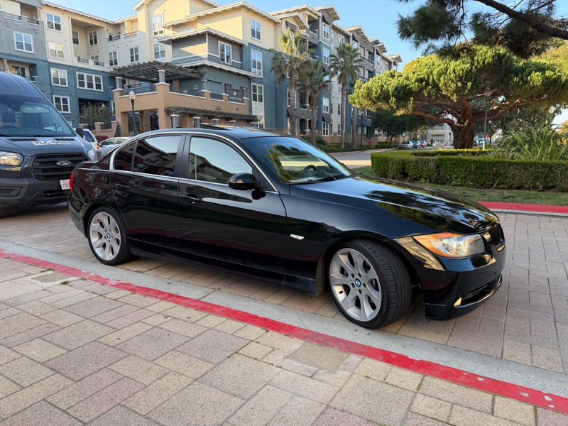 BMW 3-Series 330i Sedan 2006