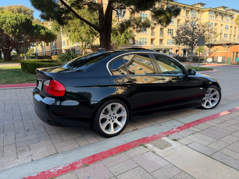 BMW 3-Series 330i Sedan 2006