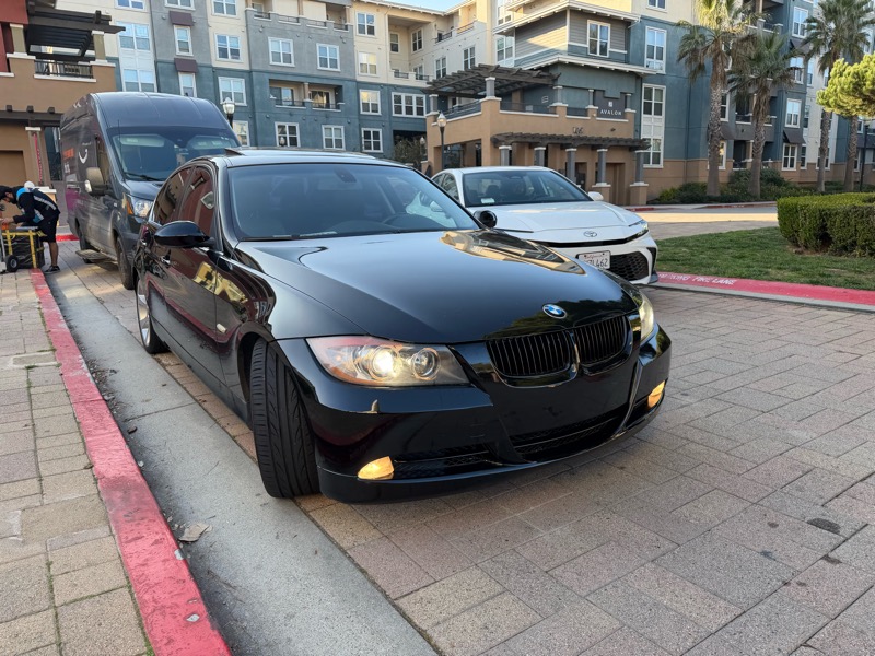 BMW 3-Series 330i Sedan 2006