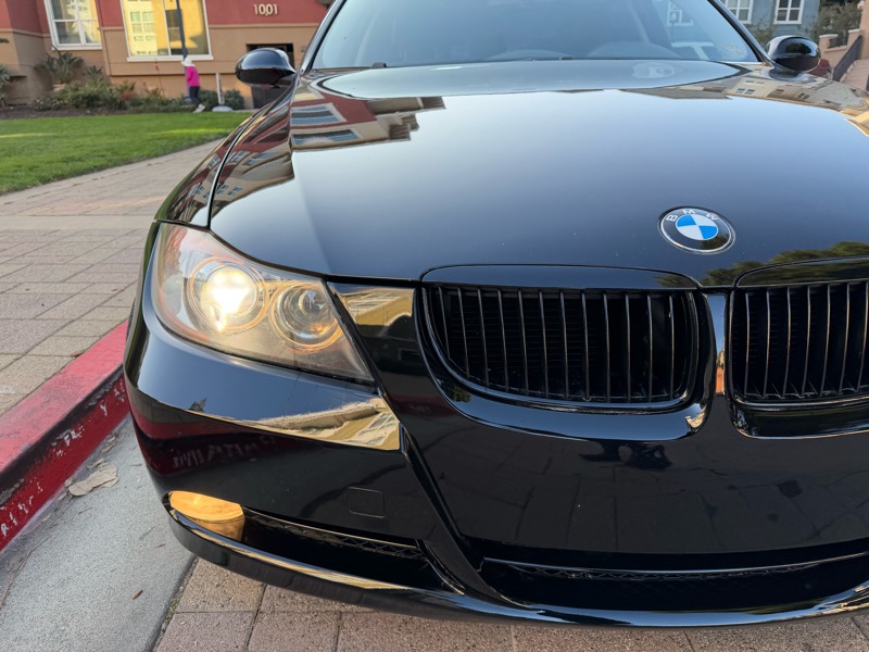 BMW 3-Series 330i Sedan 2006