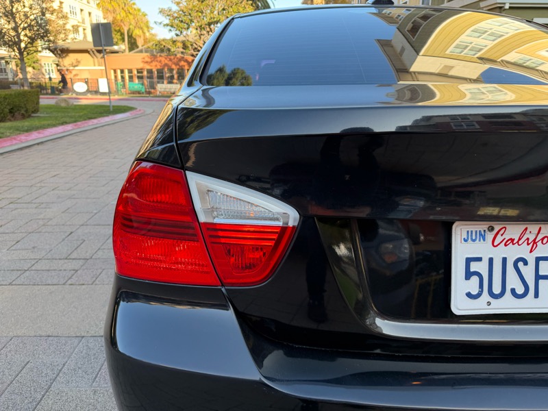 BMW 3-Series 330i Sedan 2006