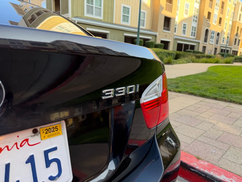 BMW 3-Series 330i Sedan 2006