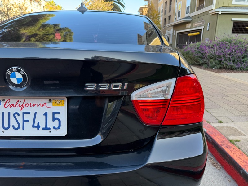 BMW 3-Series 330i Sedan 2006