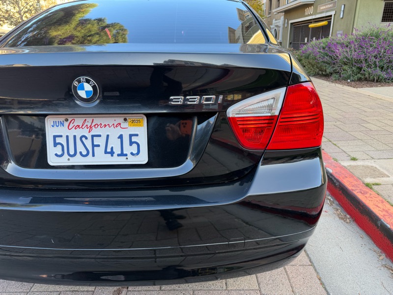 BMW 3-Series 330i Sedan 2006