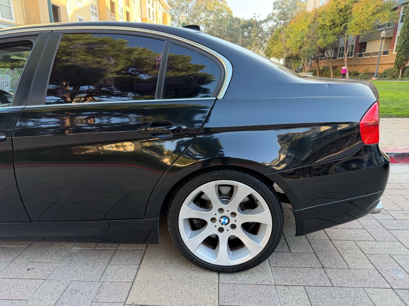 BMW 3-Series 330i Sedan 2006