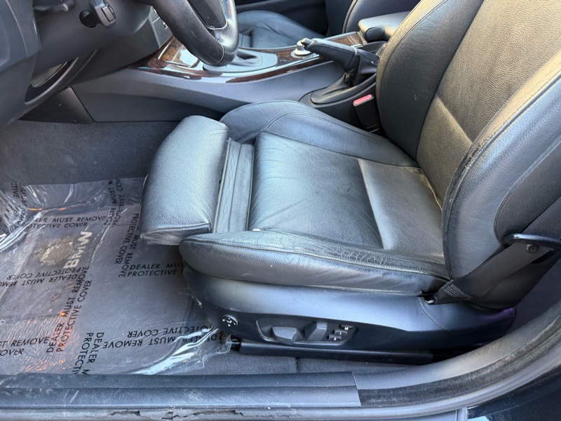 BMW 3-Series 330i Sedan 2006