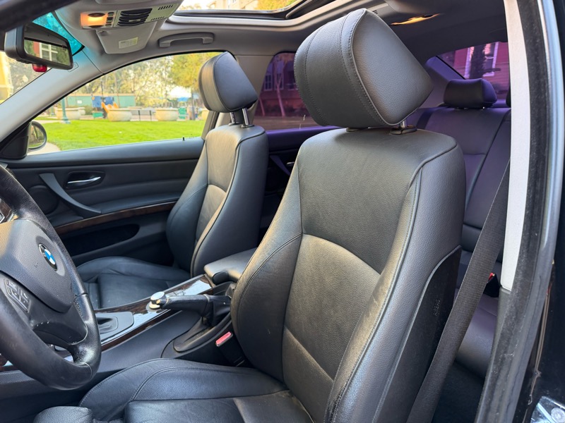 BMW 3-Series 330i Sedan 2006