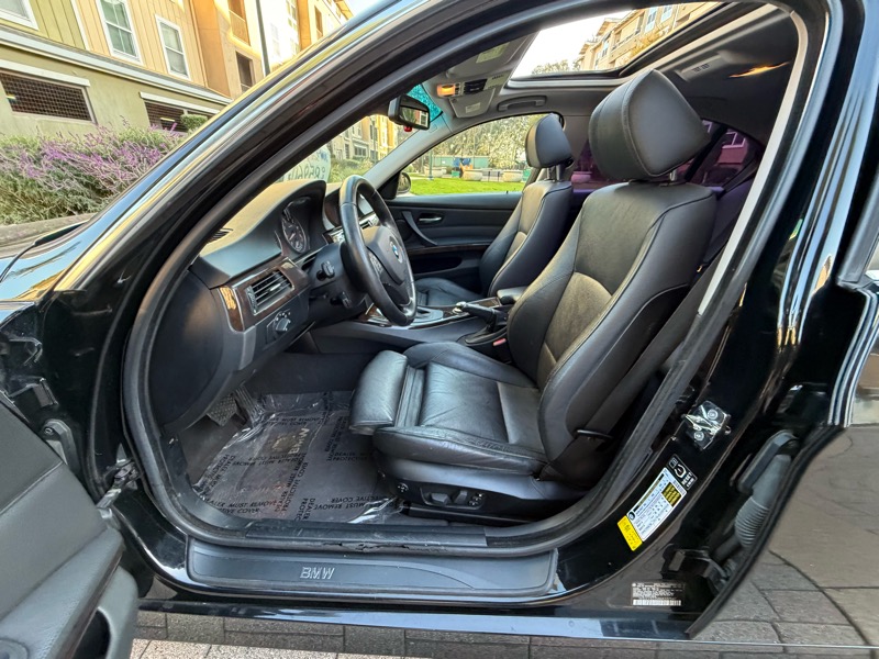 BMW 3-Series 330i Sedan 2006