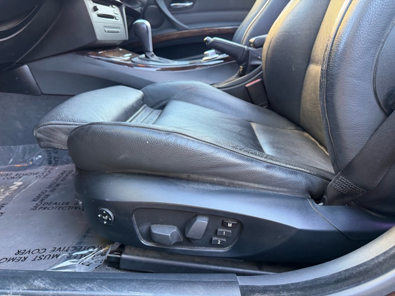 BMW 3-Series 330i Sedan 2006