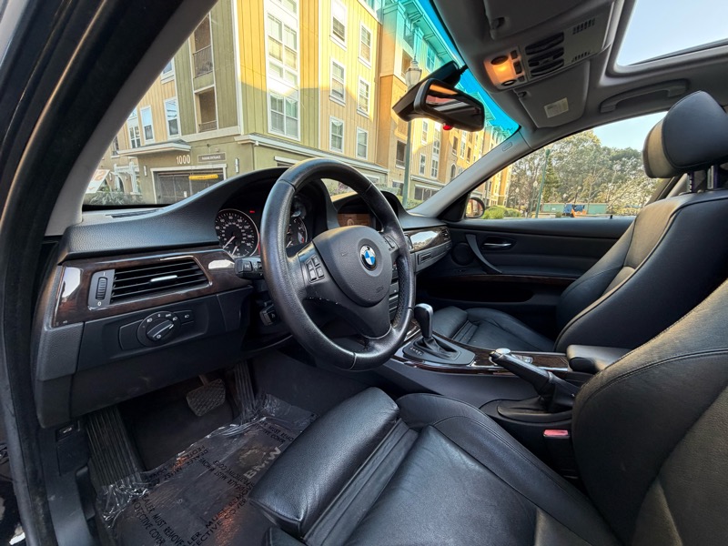 BMW 3-Series 330i Sedan 2006