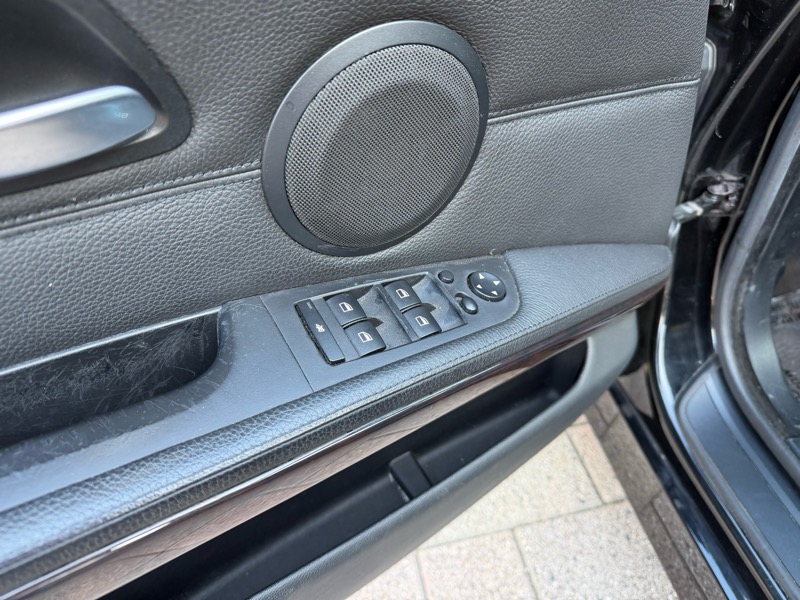 BMW 3-Series 330i Sedan 2006