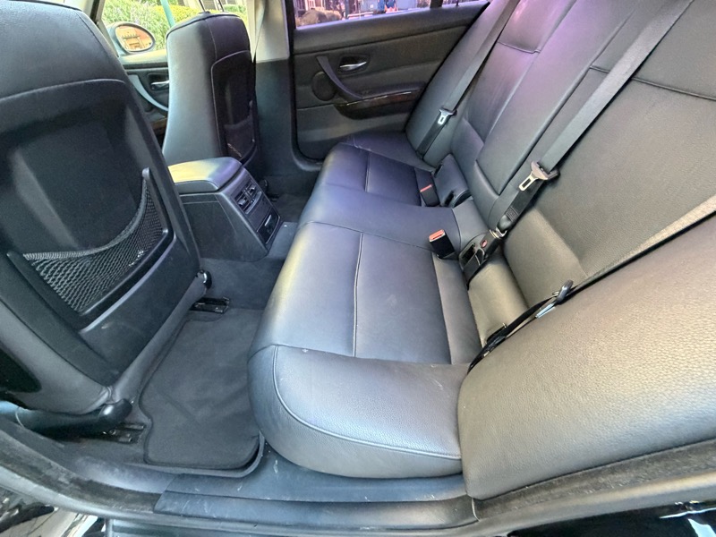 BMW 3-Series 330i Sedan 2006