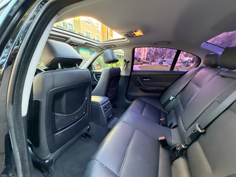 BMW 3-Series 330i Sedan 2006