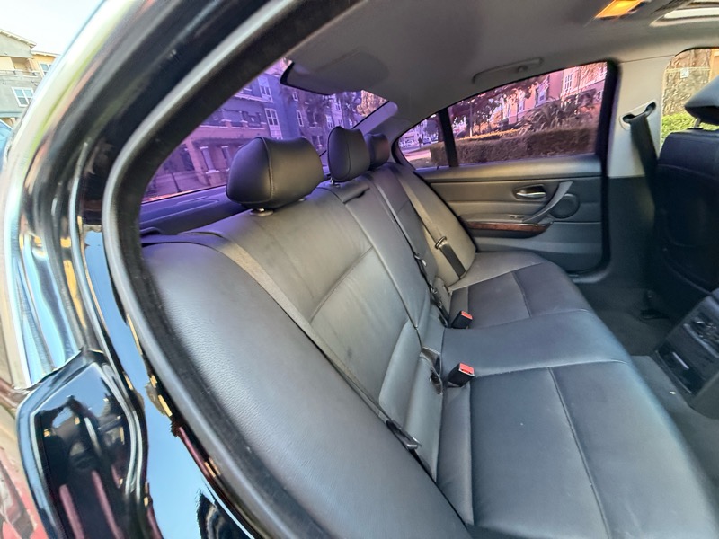 BMW 3-Series 330i Sedan 2006