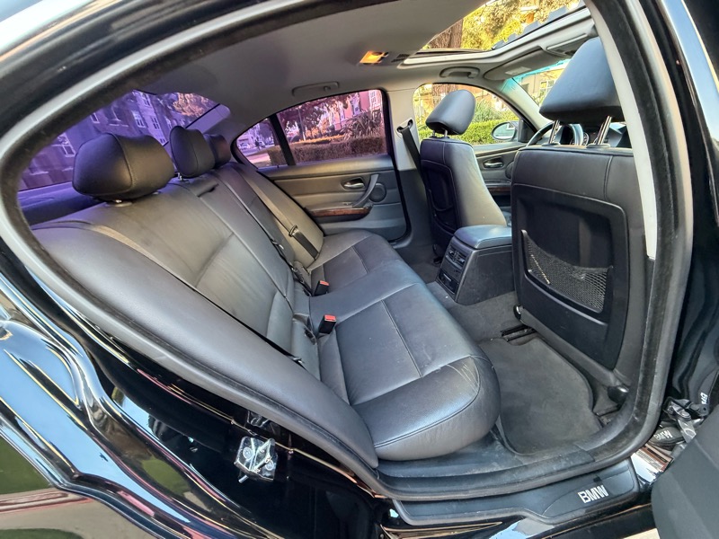 BMW 3-Series 330i Sedan 2006