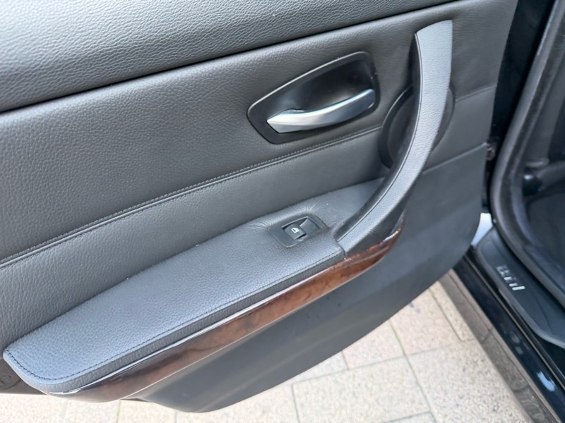 BMW 3-Series 330i Sedan 2006