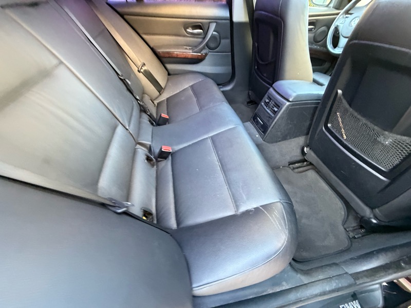 BMW 3-Series 330i Sedan 2006