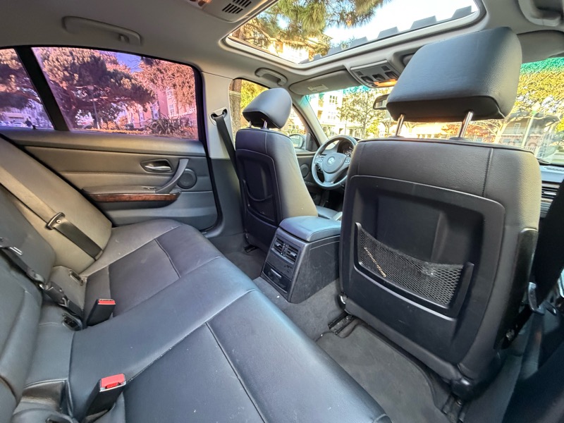 BMW 3-Series 330i Sedan 2006