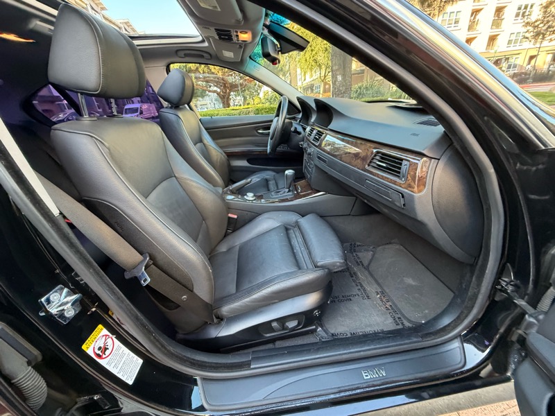 BMW 3-Series 330i Sedan 2006