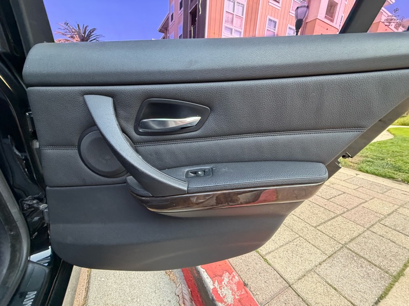 BMW 3-Series 330i Sedan 2006