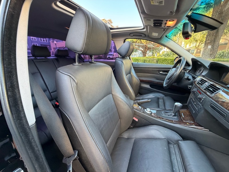 BMW 3-Series 330i Sedan 2006