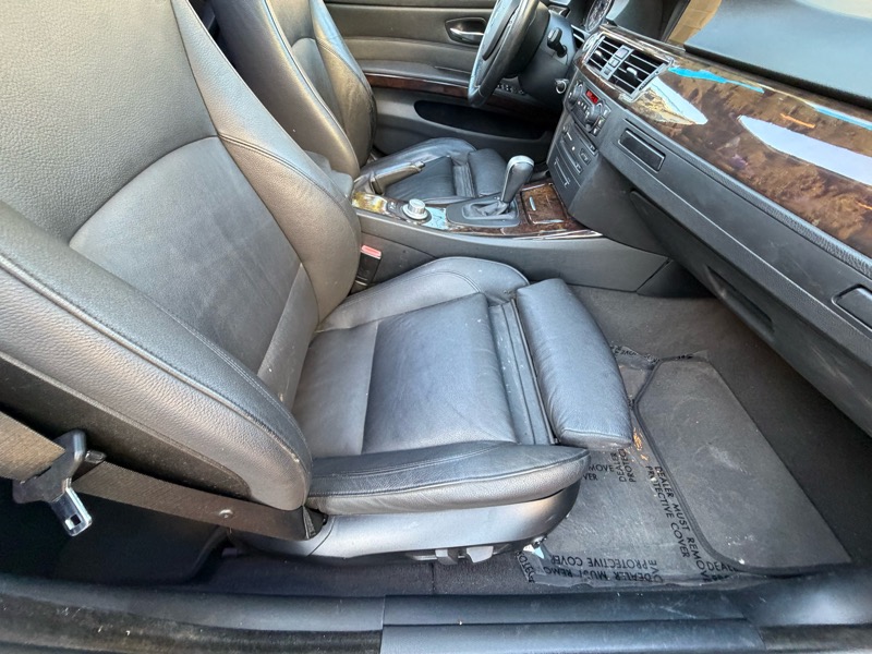 BMW 3-Series 330i Sedan 2006