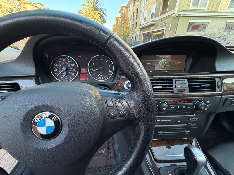 BMW 3-Series 330i Sedan 2006