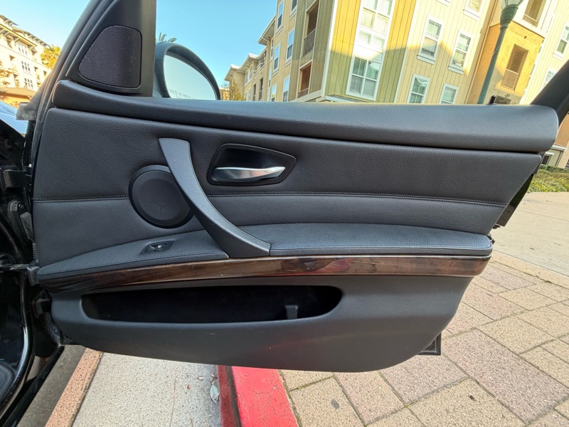 BMW 3-Series 330i Sedan 2006